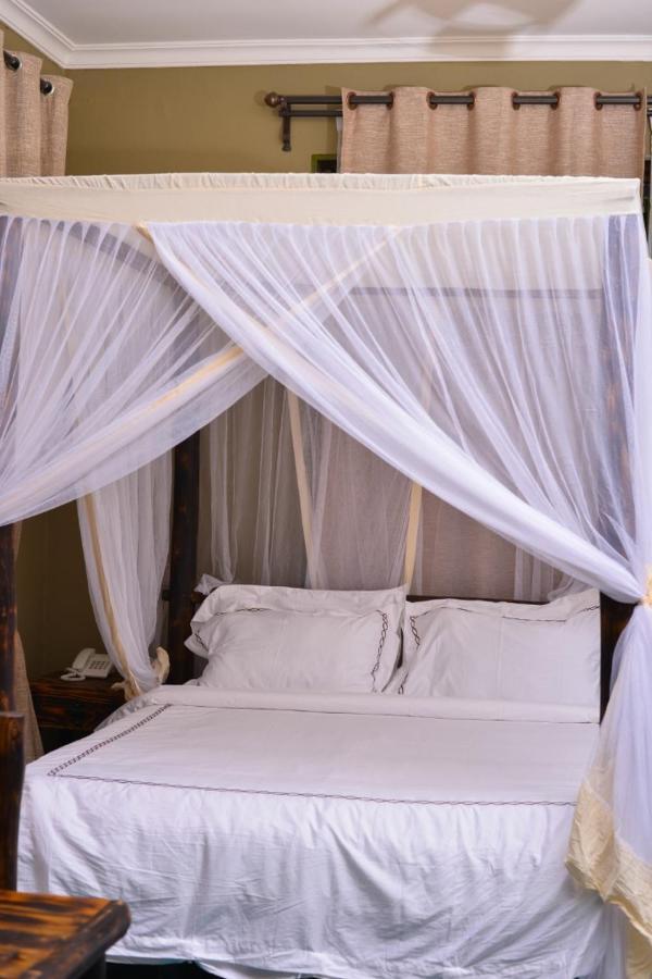 Burka Coffee Lounge Hotel Arusha Exterior photo
